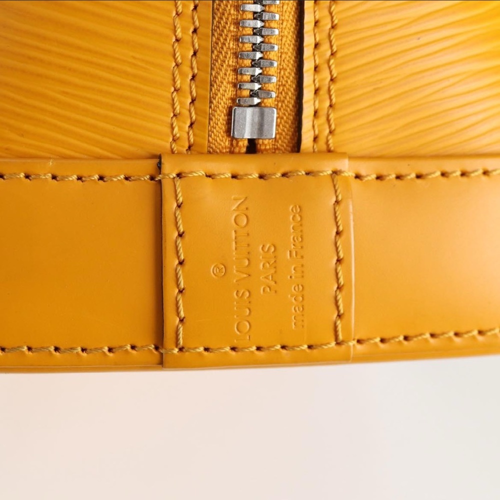 LOUIS VUITTON Epi Alma Citron PM Hand Bag Mimosa with the Matching LV strap - Picture 10 of 15